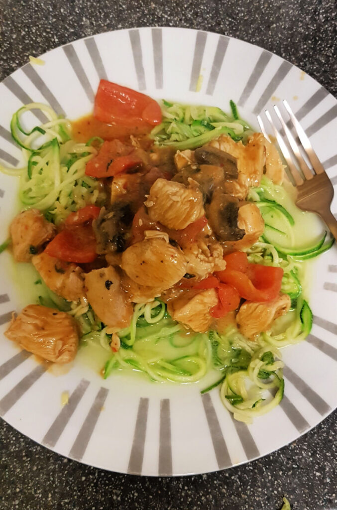 mindful chef eating, image shows a plate of Thai chicken curry with courgetti