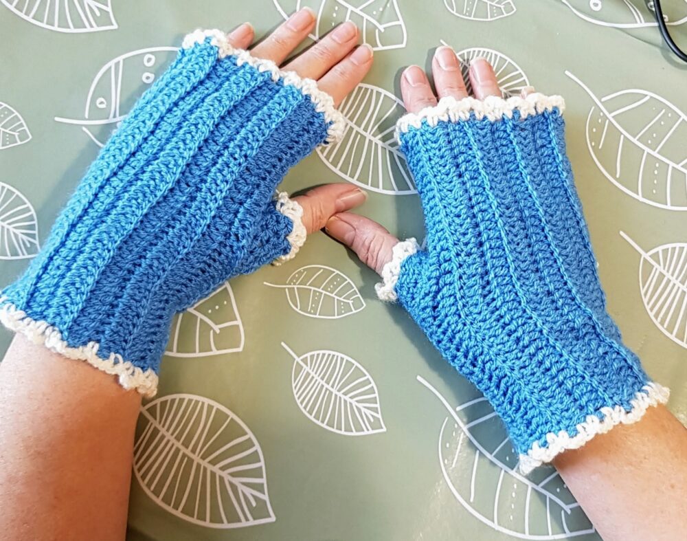 fingerless gloves
